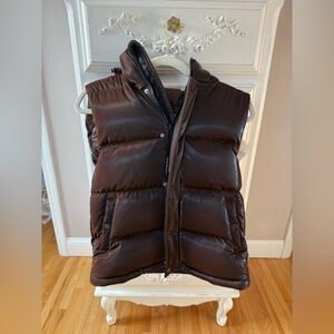 BRAND NEW Aritzia Superpuff Glossy Brown Puffer Vest size Xs